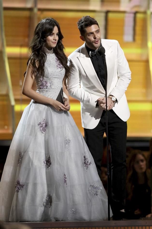 Camila Cabello y Thomas Rhett presentaron la categoría de Mejor Interpretación Solista Country.