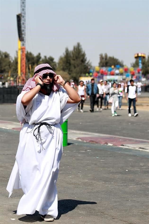 Pese al cansancio del primer día, decenas de jóvenes desafían al Sol y acuden con entusiasmo a la segunda y última jornada del EDC.