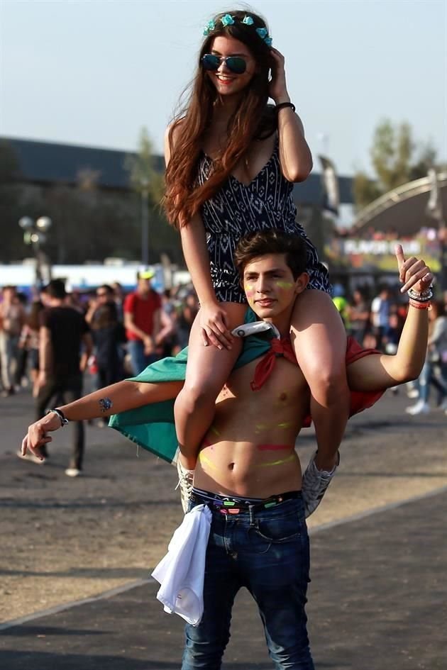 Pese al cansancio del primer día, decenas de jóvenes desafían al Sol y acuden con entusiasmo a la segunda y última jornada del EDC.