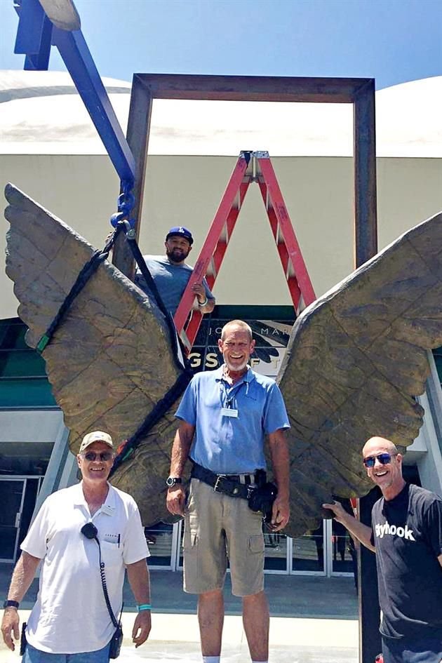 'Wings of the City' permanecerá en el Centro de Convenciones de Anaheim, California, hasta el 30 de septiembre.