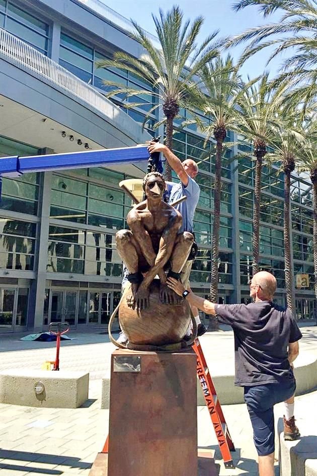 'Wings of the City' permanecerá en el Centro de Convenciones de Anaheim, California, hasta el 30 de septiembre.