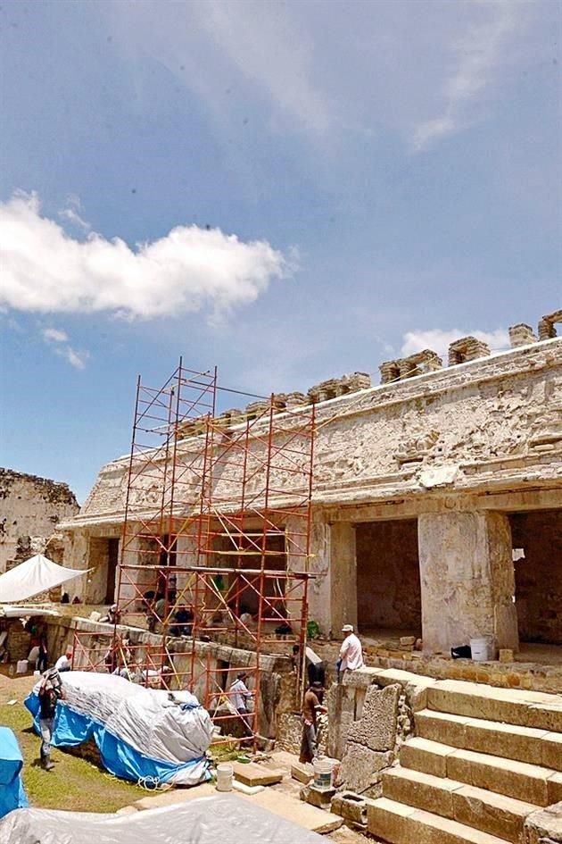 Los descubrimientos se registraron durante las labores de conservación encaminadas a atender la acumulación de agua en el patio este de la llamada Casa E.