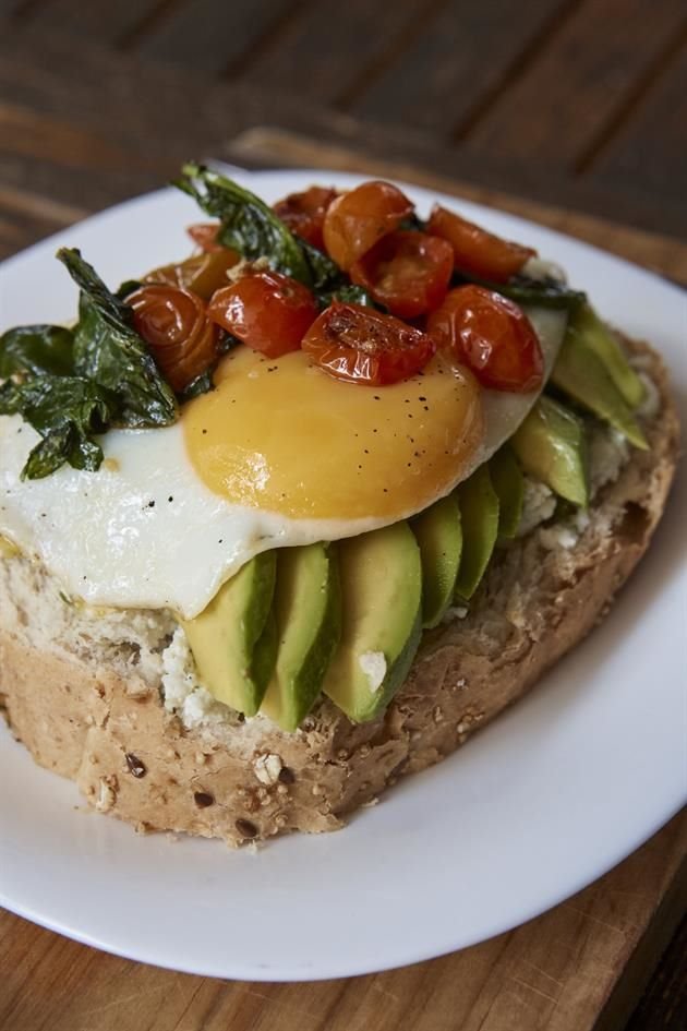 Una agencia de bienes raíces en Canadá promete recompensar a clientes que compren condominios con tostadas de aguacate gratis por un año.