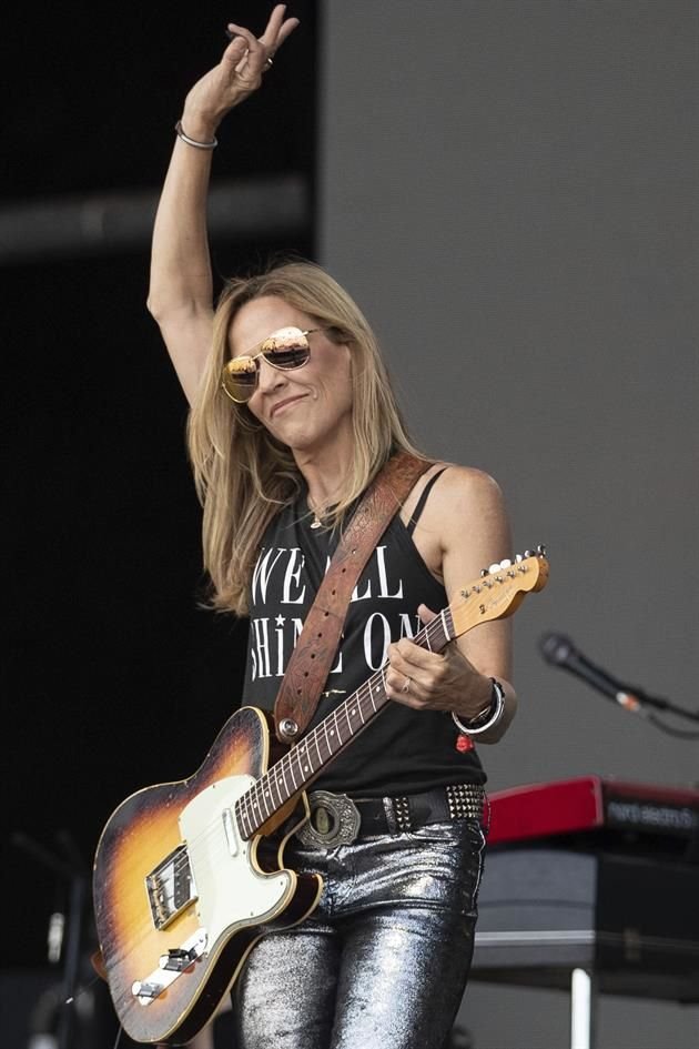 Sheryl Crow convivió a cada momento con sus fans mientras interpretaba sus éxitos.