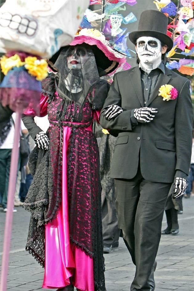 El evento fue organizado por el Festival Internacional de Santa Lucía, Municipio de Monterrey, y 3 Museos, en busca de vivir en la Ciudad el espíritu del Día de Muertos.