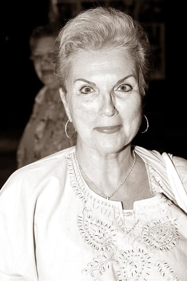 SU MAMÁ: María Teresa Odriozola Salinas