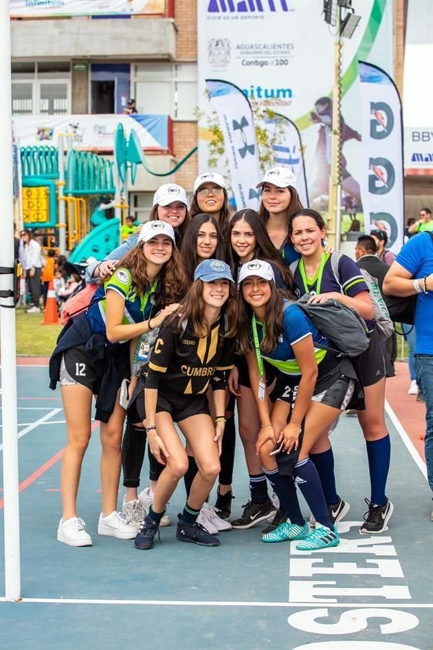 Nicole Ugalde, Paola Rincón Gallardo, Valentina De Aguero, Paloma Muñoz, Paulina León, Inés Del Río, Ximena Haces, Valeria Xacur y Diana Gutiérrez.