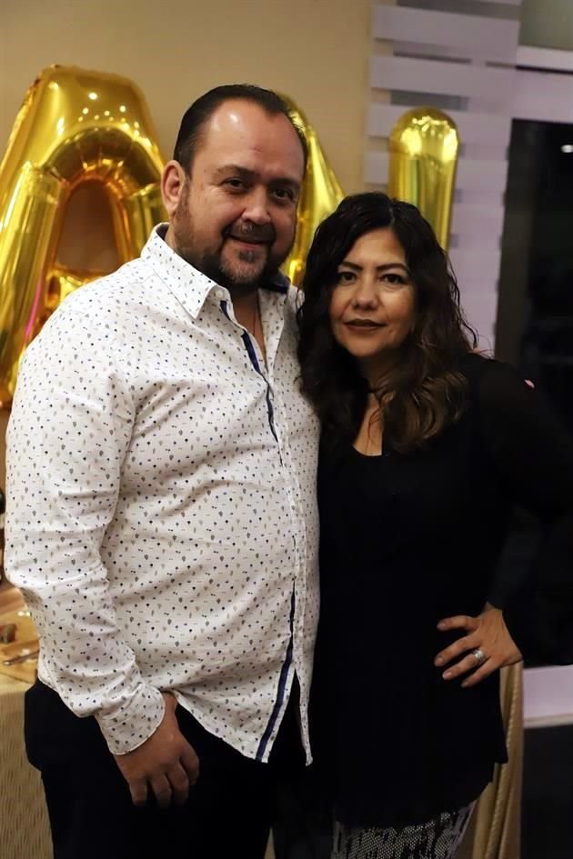 Guillermo Cenoz y Ivonne González