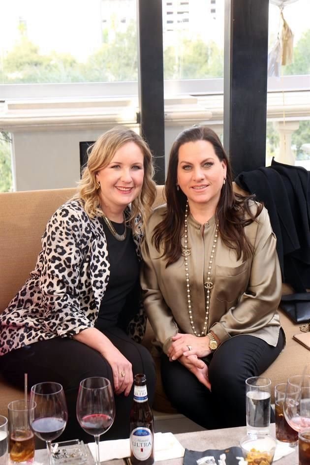 Consuelo Alanís de Martínez y Brenda Arpee de Calderón