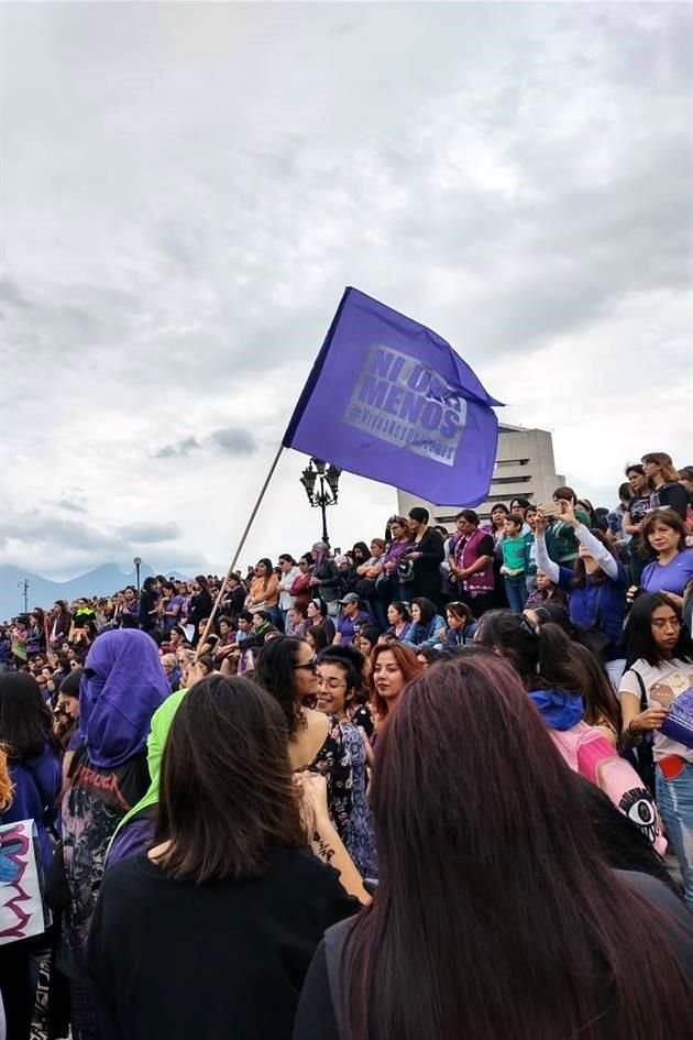 Miles de mujeres se concentraron en la Explanada de los Héroes.