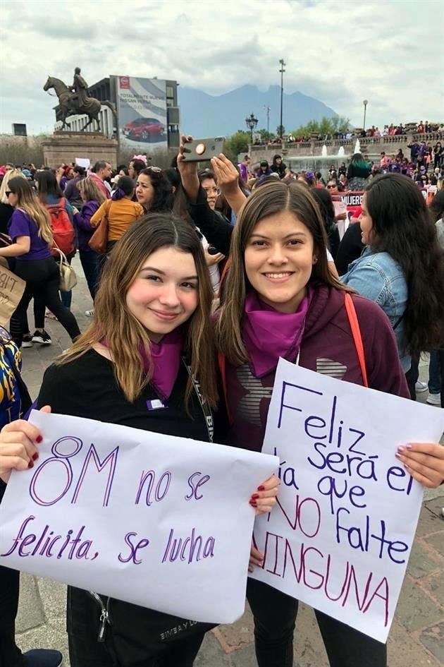 Mujeres de diversas edades participaron en la movilización.