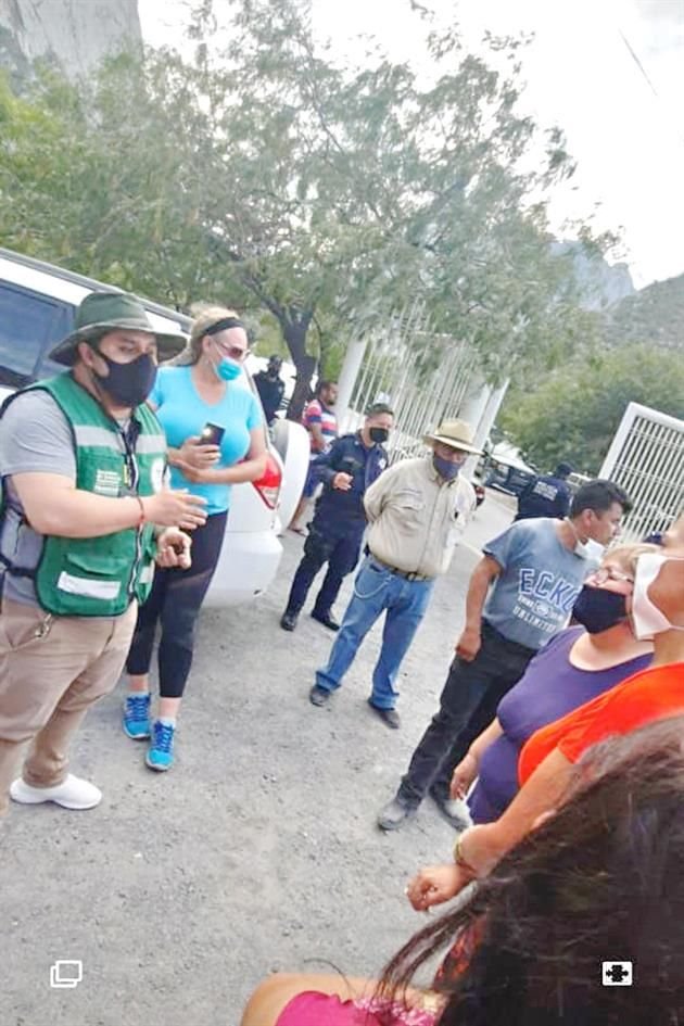 Vecinos de la Huasteca protestaron porque hay visitantes.