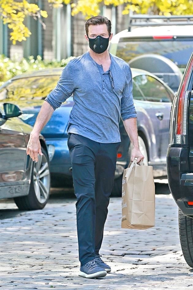 Hugh Jackman salió a comprar víveres a una tienda.