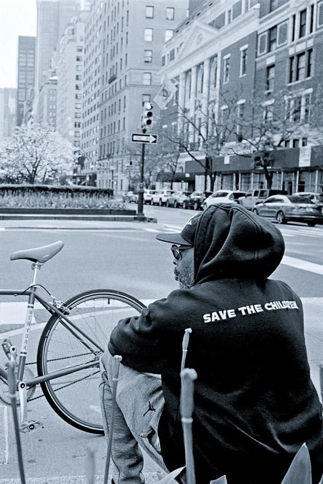 El director recorre en su bicicleta entre 5 y 8 kilómetros cada mañana.