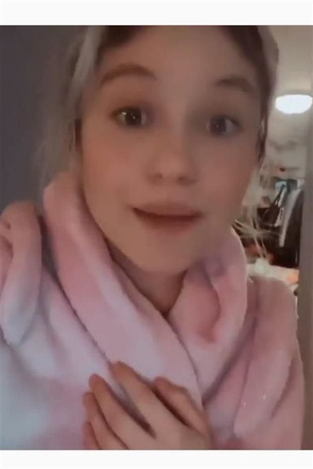 En sus historias de Instagram, Karol Sevilla mostró, entre risas, cómo las habitaciones de su hogar quedaron inundadas.