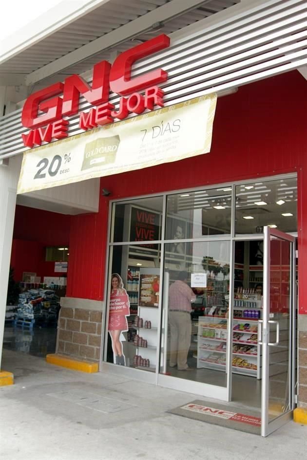 GNC dijo que buscará venderse y cerrar hasta mil 200 tiendas.