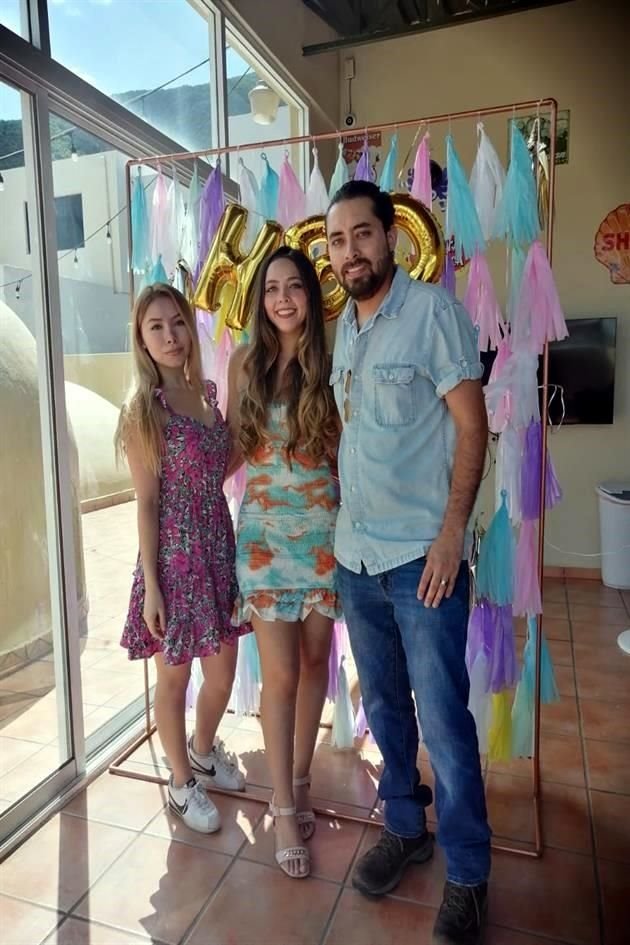 Gio Andrews, Belinda Jiménez Kutugata y Javier Jiménez Kutugata
