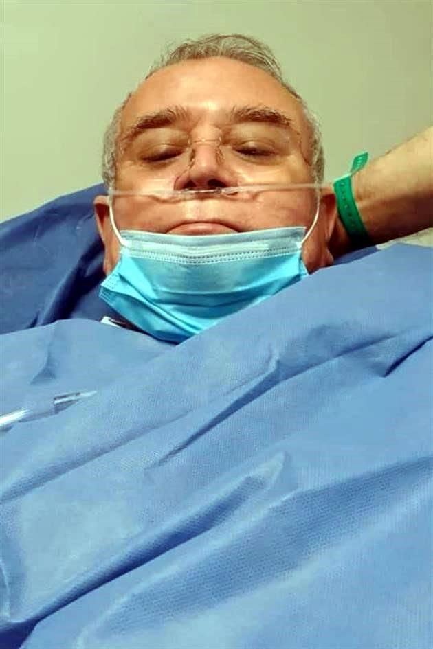 El Diputado local publicó en sus redes sociales una foto donde se le ve en bata de hospital y con oxígeno.