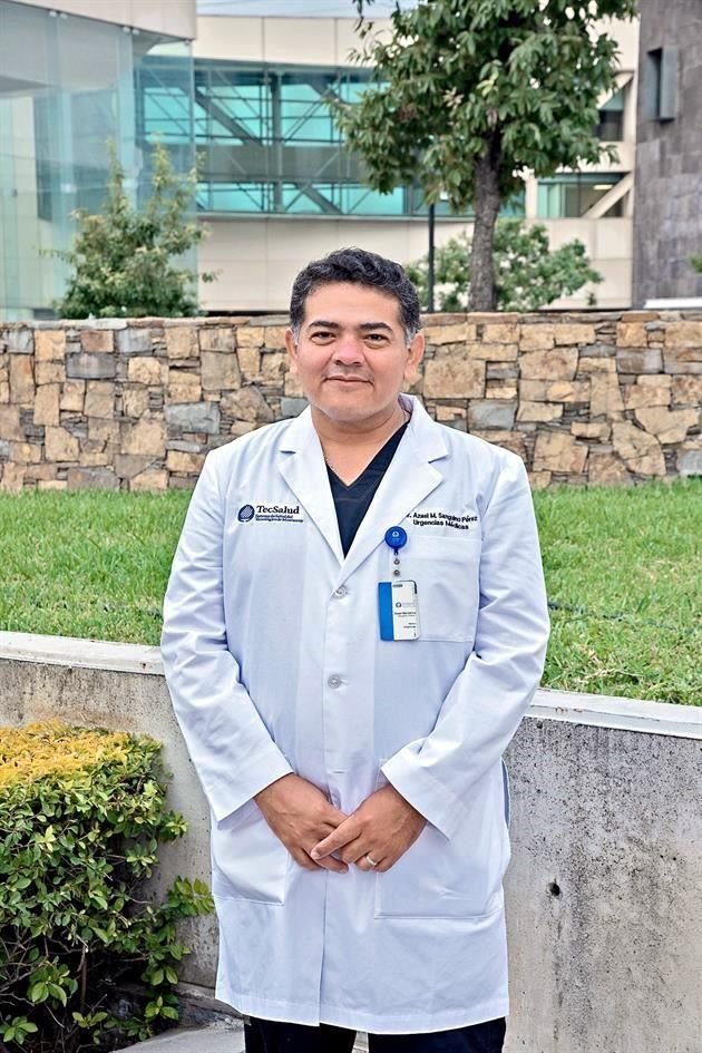 Dr. Azael Marcelino Sanguino Pérez, urgenciólogo del Hospital San José.