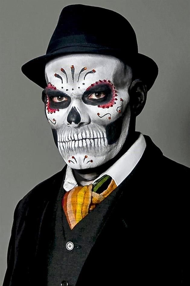 Eduardo Ahumada explica su conexión con el Día de Muertos a través del maquillaje y su adaptación durante la pandemia de coronavirus.