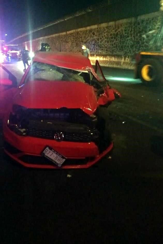 Un hombre perdió el control del volante, volcó y su cuerpo quedó prensado en calles de Alcaldía Coyoacán