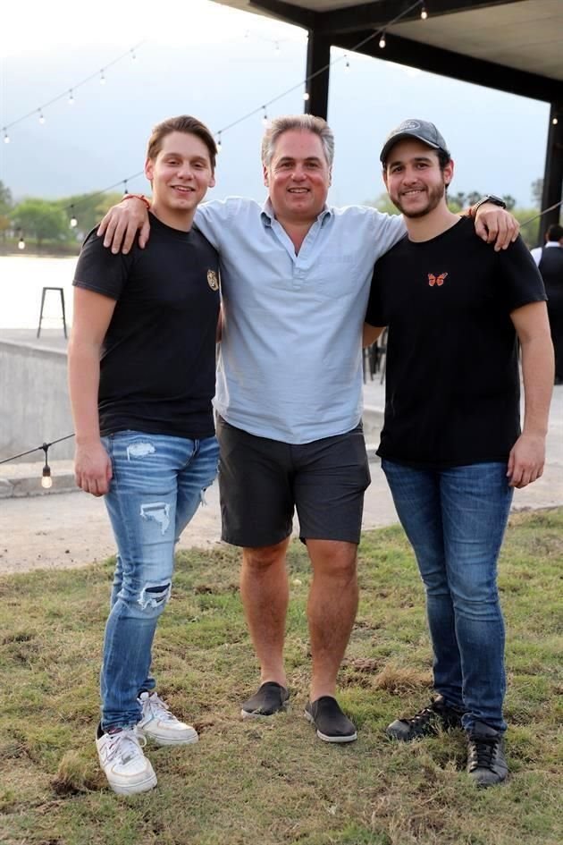 Mauricio Benavides, Juan Carlos Benavides Mier y Juan Carlos Benavides