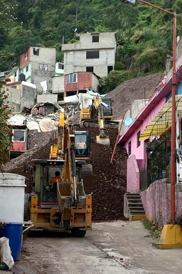 Tlalnepantla informó que ya iniciaron los trabajos de demolición en la Colonia Lázaro Cárdenas Segunda Sección, por el deslave en el Cerro del Chiquihuite.