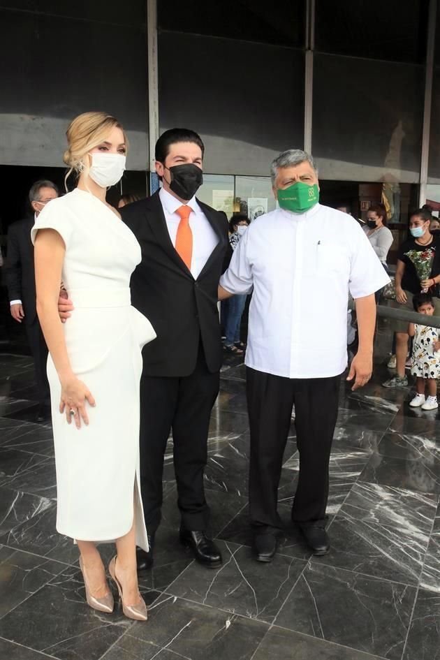 Samuel García y su esposa Mariana Rodríguez acudieron a la Basílica antes de la toma de protesta.