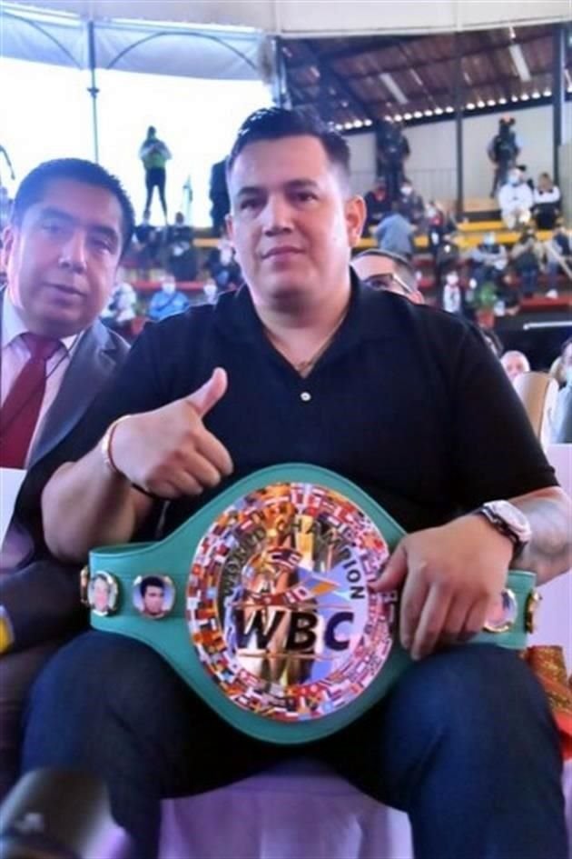 Reynoso cree que Canelo puede ganar el título.