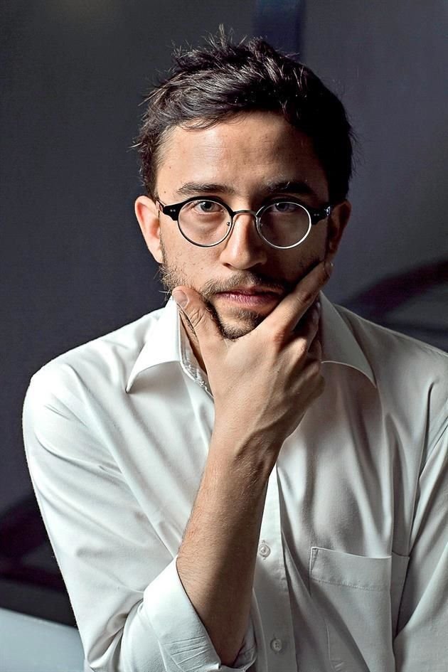 Daniel Saldaña París recomienda 'Poeta Chileno' de Alejandro Zambra, por el modo indirecto de hablar de la paternidad y por su retrato del mundo de los poetas jóvenes.