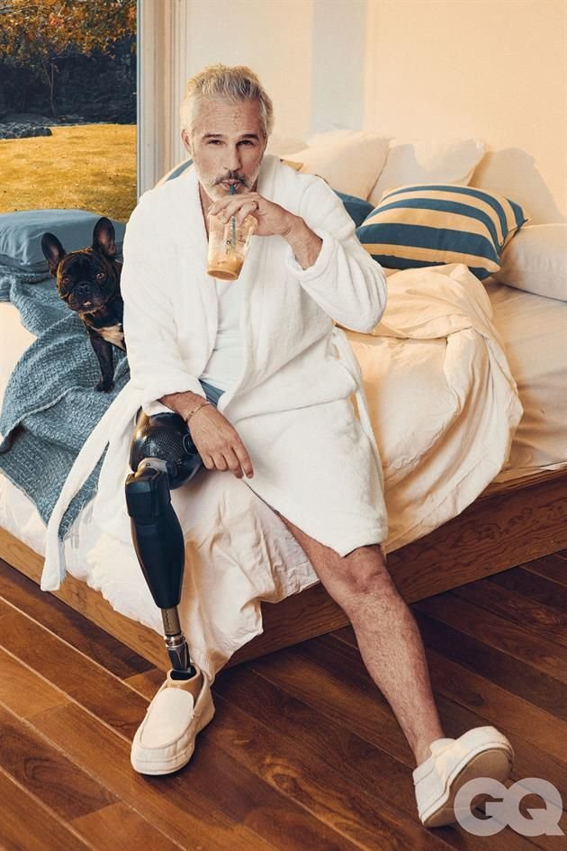 Juan Pablo Medina posó por primera vez con su prótesis de pierna tras su amputación por una trombosis; habló del proceso que enfrentó.