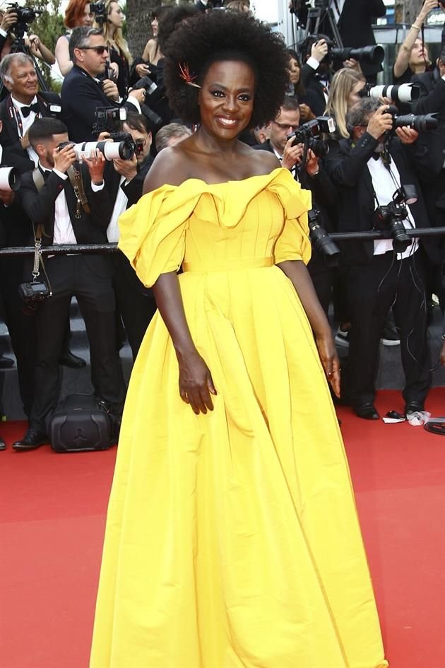Viola Davis también optó por un vestido amarillo para el estreno de la película protagonizad por Cruise.