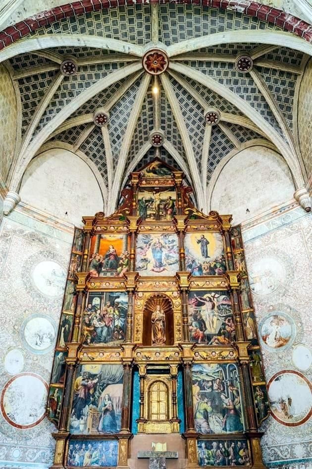 El retablo mayor, considerado el más completo y antiguo de América, quedó al descubierto para mostrar las escenas dedicadas a la vida de la Virgen María, la muerte y resurrección de Jesucristo.