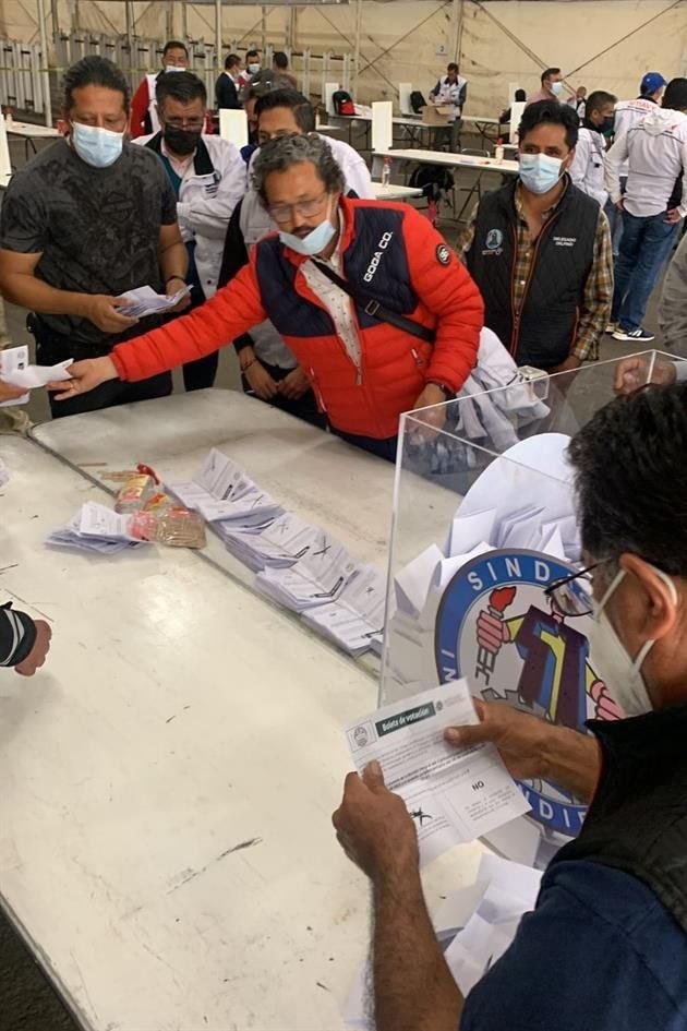 A las 18:00 horas se inició el conteo de voto en VW Puebla.