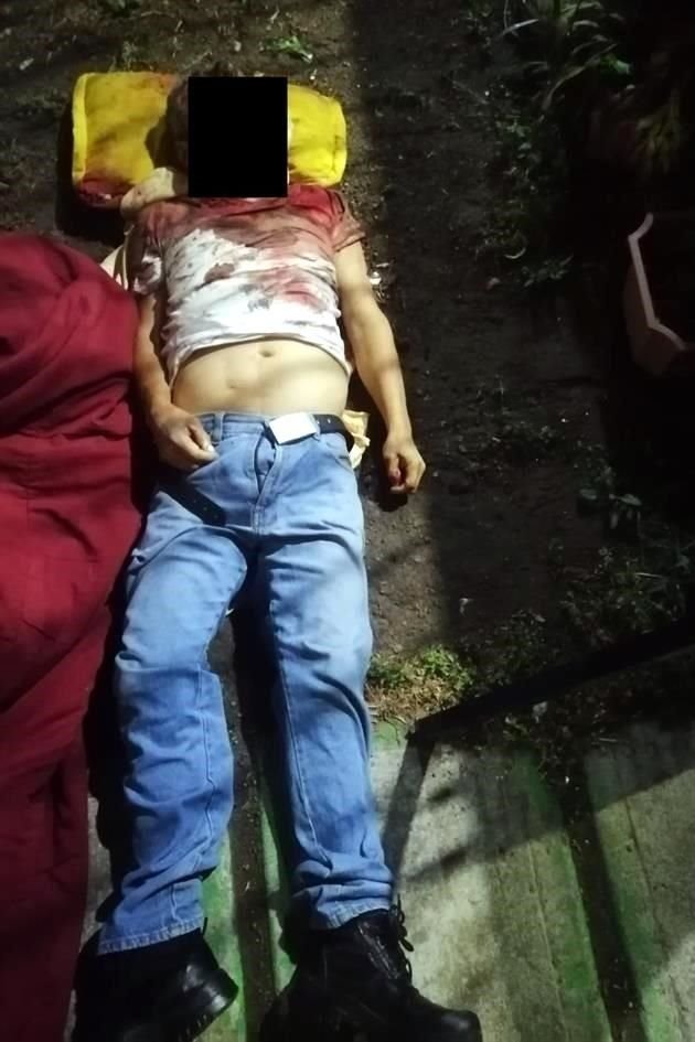 La víctima, identificada como Grimaldo, de 63 años, fue atacada al salir de la vivienda, ubicada en la esquina de Tormenta y Tempestad.