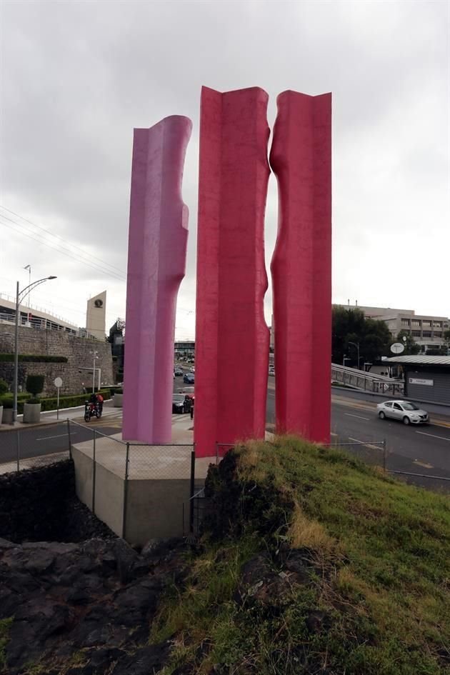 Tras haber pasado por un proceso de mantenimiento, 'Las Tres Gracias' recuperó las lustrosas capas de pintura morada y rosa que representan sus tres columnas: Alegría, Belleza y Fertilidad.