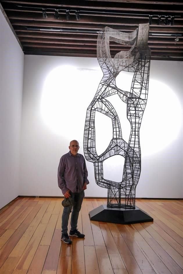 'Mi trabajo se mueve entre varios lenguajes, es como 'experimental'', dice Alberto Castro Leñero.