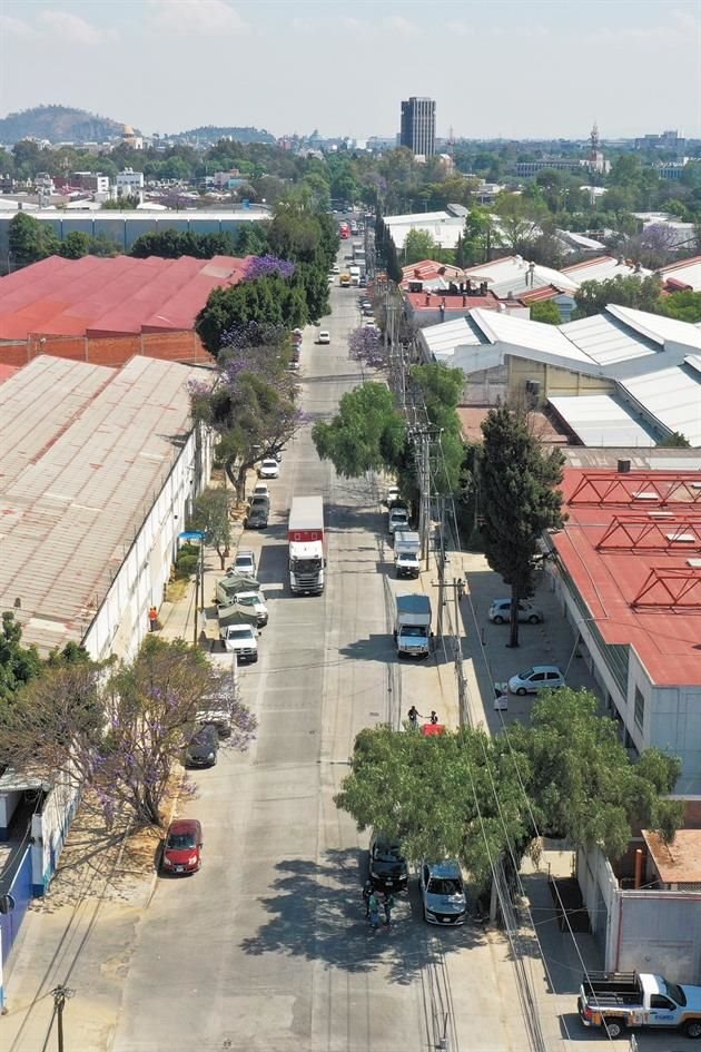 Una de las primeras acciones para impulsar el desarrollo en la zona industrial Vallejo fue la rehabilitación de la avenida Ceylán en el tramo que va de la calle Maravillas a avenida Cuitláhuac.