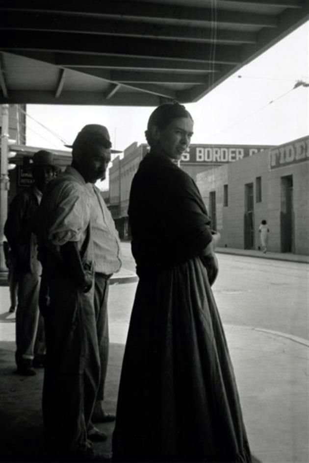 El artista estadounidense Lucienne Bloch es el autor de 'Frida en la frontera', una fotografía de 1932.