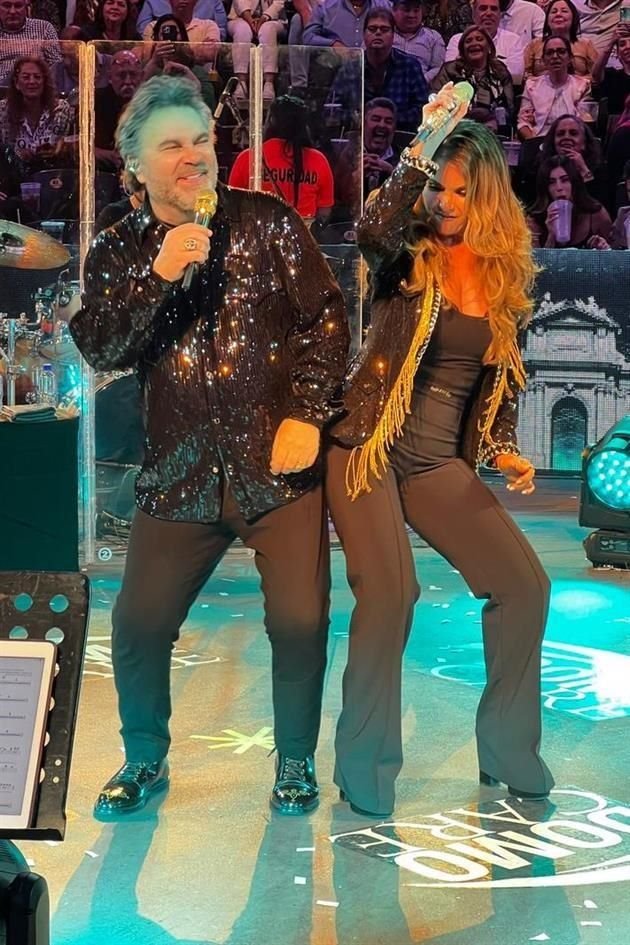 Lucero y Mijares cantaron y bailaron juntos durante su presentación.