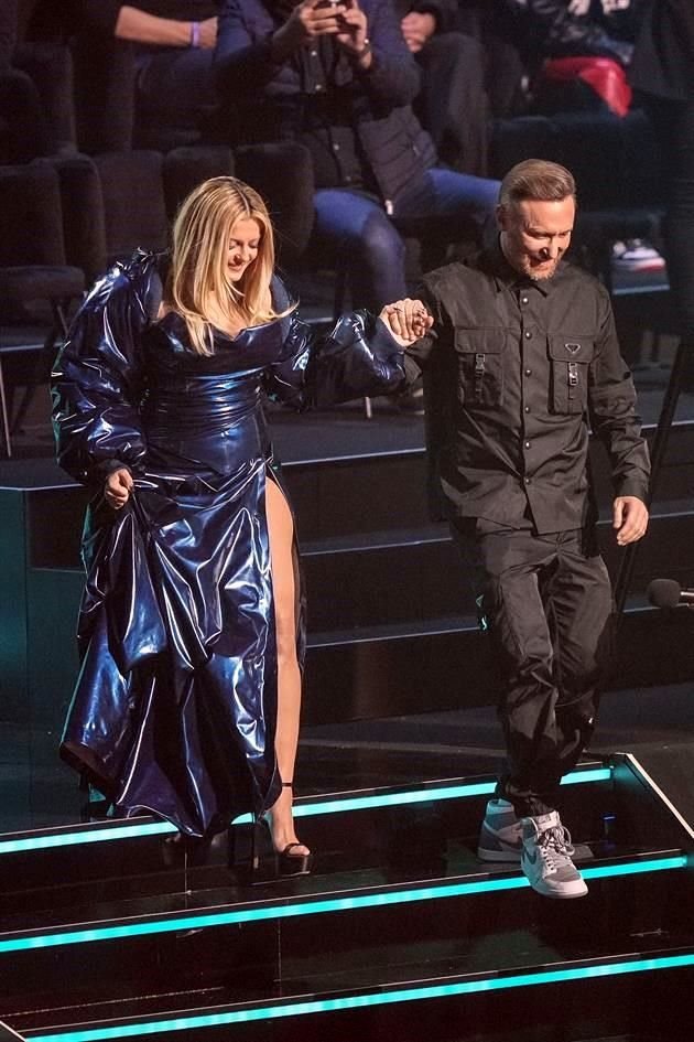 Bebe Rexha y David Guetta se abren camino para recibir el premio a la 'Mejor colaboración' en los Premios MTV Europeos 2022.