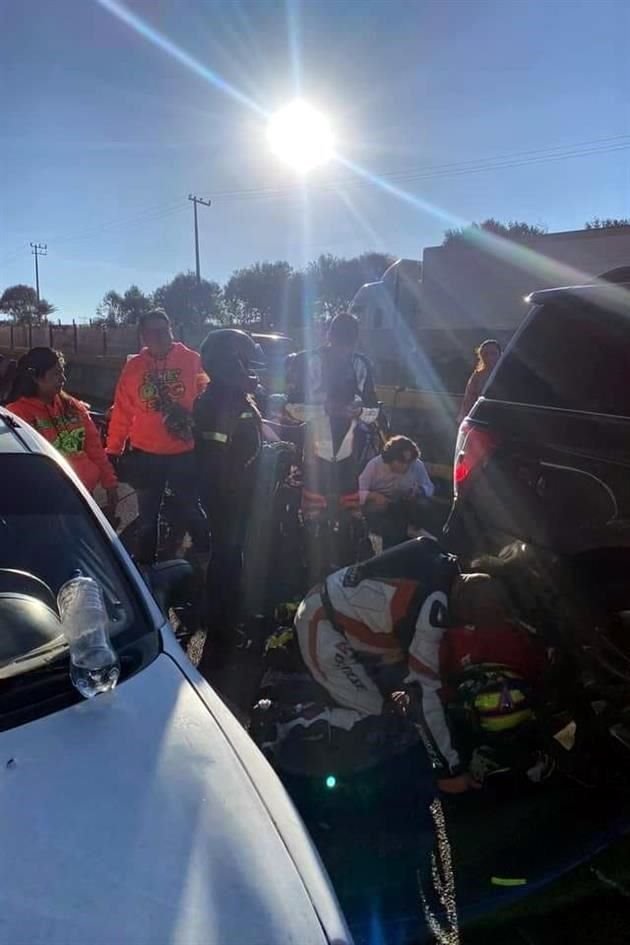 Los motociclistas circulaban por la autopista México-Cuernava, cuando se impactaron contra una camioneta, en la Alcaldía Tlalpan.