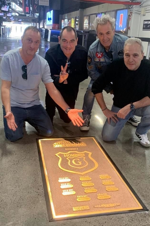 El grupo español de rock Hombres G fue distinguido con una placa conmemorativa por todos sus sold outs en la Arena Monterrey.