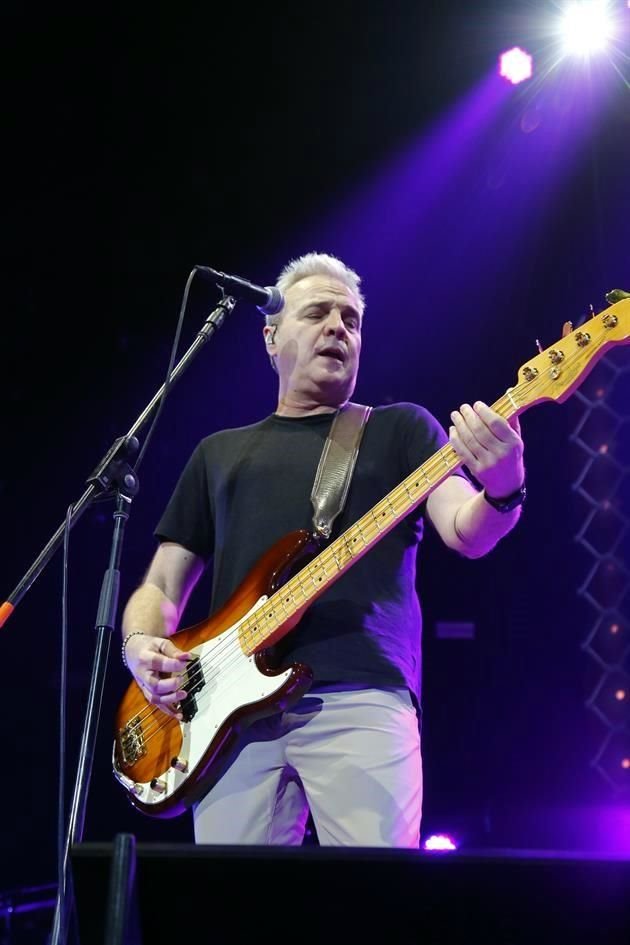 Los Hombres G prendieron a los asistentes con sus éxitos y celebraron 40 años de carrera.