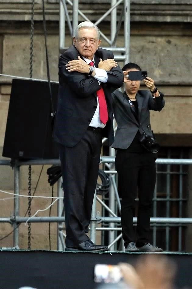 Al finalizar discurso, sonó el Himno Nacional.