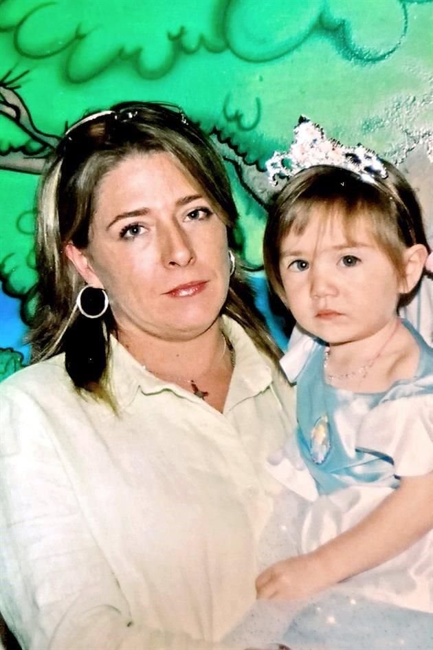 Rosa Silvia y su hija hace 15 años, antes de que fuera detenida acusada por un delito que no cometió.