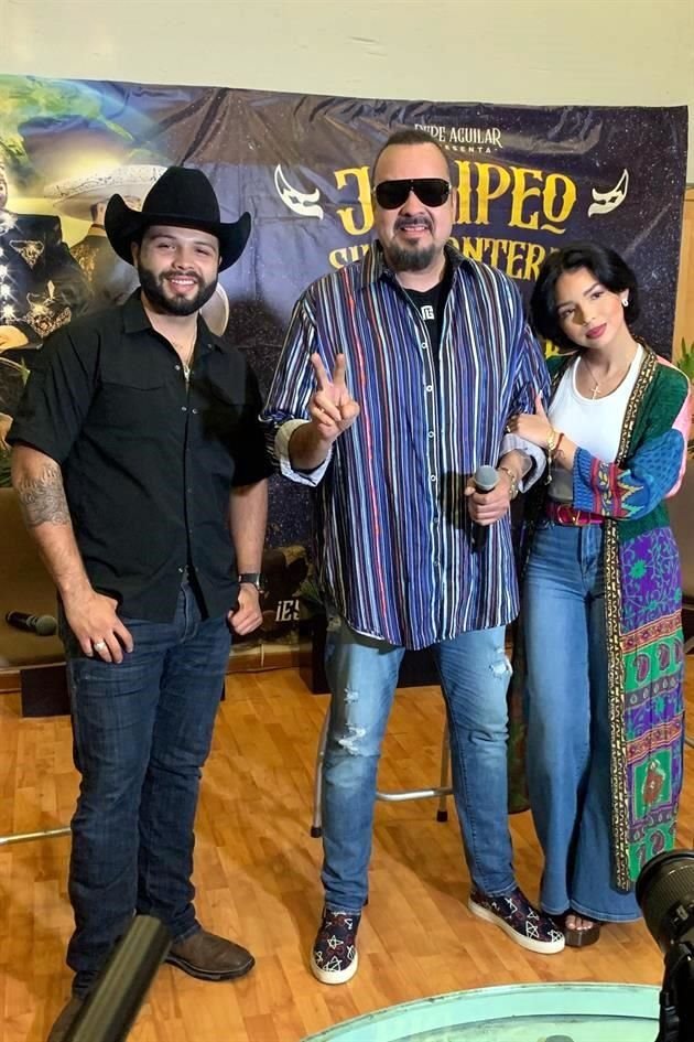 Pepe Aguilar y sus hijos, Ángela y Leonardo, visitaron la Ciudad para promocionar el espectáculo Jaripeo Sin Fronteras que se presenta el 20 de mayo en la Arena Monterrey.