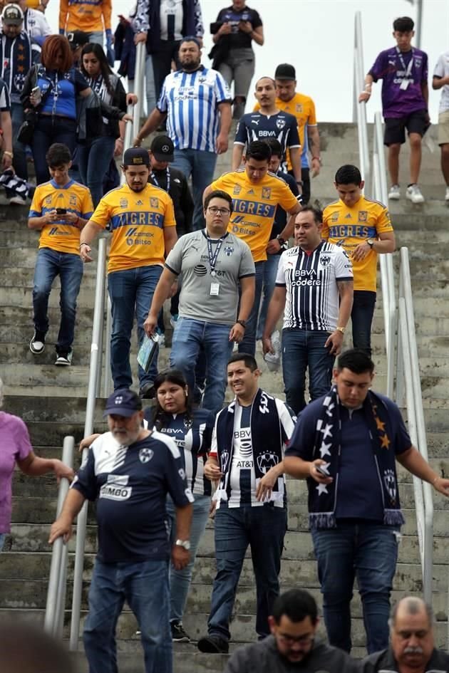 Más del color del Clásico Regio en la casa de los Rayados.