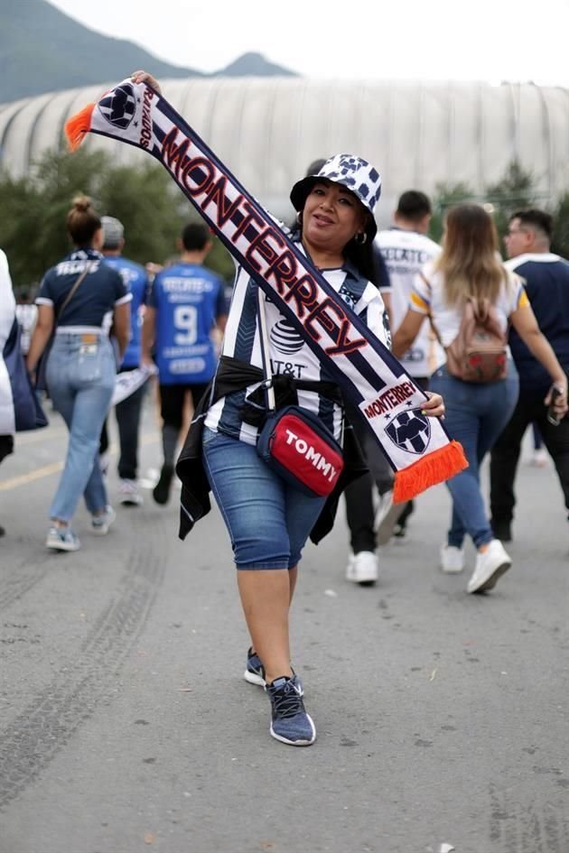 Más del color del Clásico Regio en la casa de los Rayados.