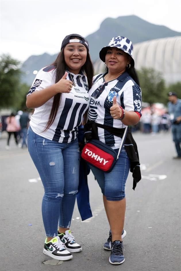 Más del color del Clásico Regio en la casa de los Rayados.